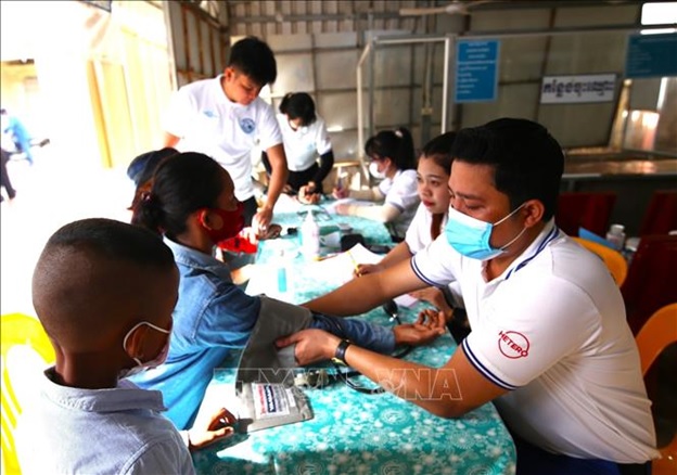 Mang yêu thương về vùng biên giới Tây Bắc Campuchia