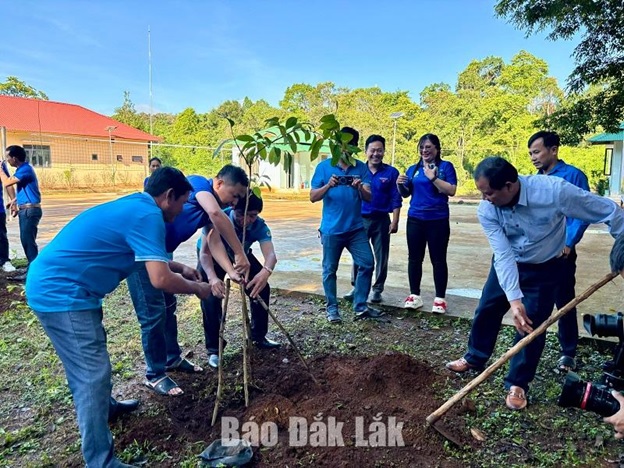 Phấn đấu sớm khai thông Cửa khẩu Đắk Ruê – Chi Miết