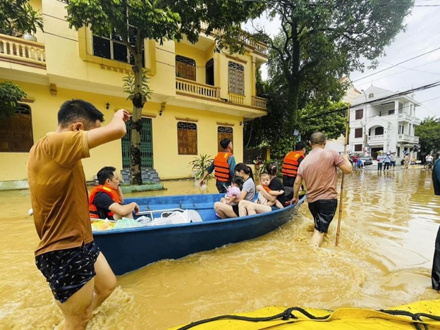 Thái Nguyên ngập sâu trong lũ lớn, người dân lên mạng kêu cứu