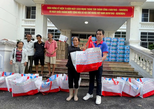 Siêu thị bán hàng không lợi nhuận nhằm chia sẻ khó khăn với người dân vùng lũ phía Bắc